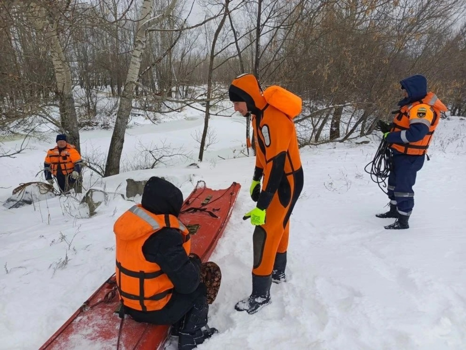 Чудом избежал беды: рыбак застрял на льду в Башкирии