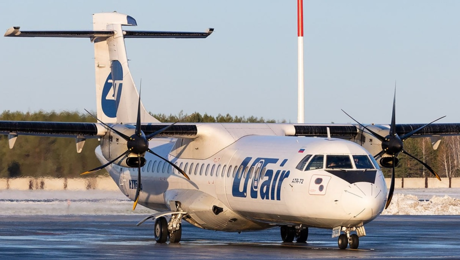 Самолет из Уфы во время полета потерял гидробак