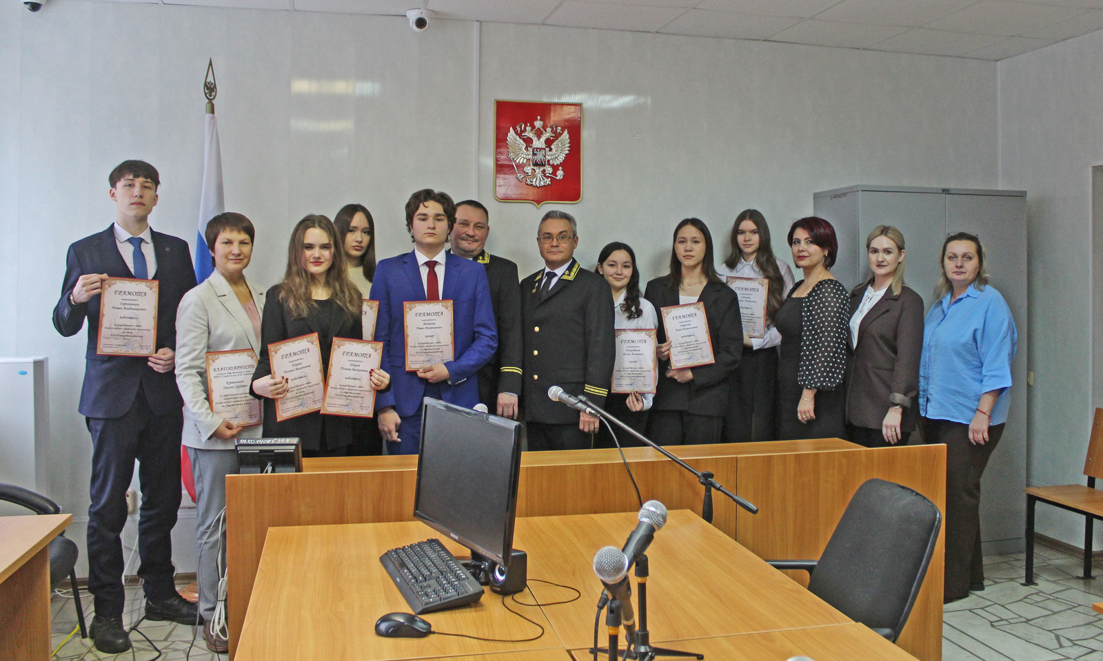 В Кумертауском межрайонном суде вручили грамоты школьникам