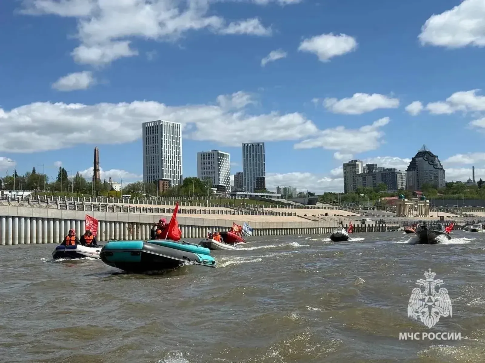 В Башкирии в честь Дня Победы прошел парад на воде