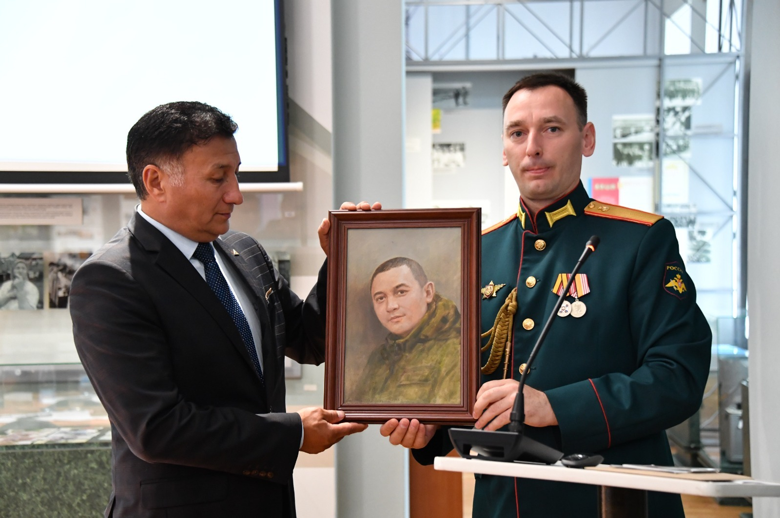 Национальный музей Башкирии получил в дар портреты бойцов СВО