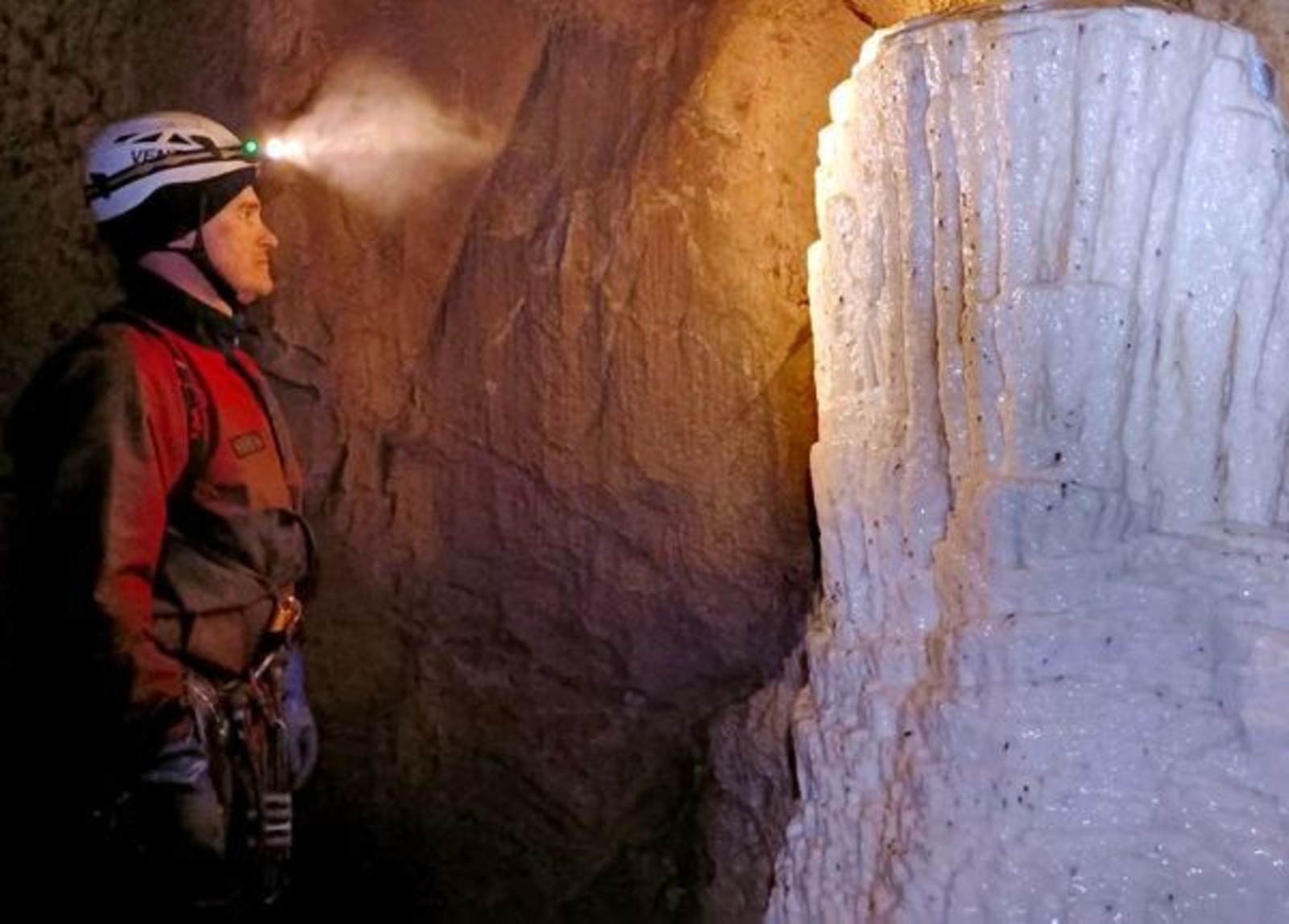 Открытие новой пещеры в нацпарке «Башкирия»: спелеологи исследуют Логово Арагока