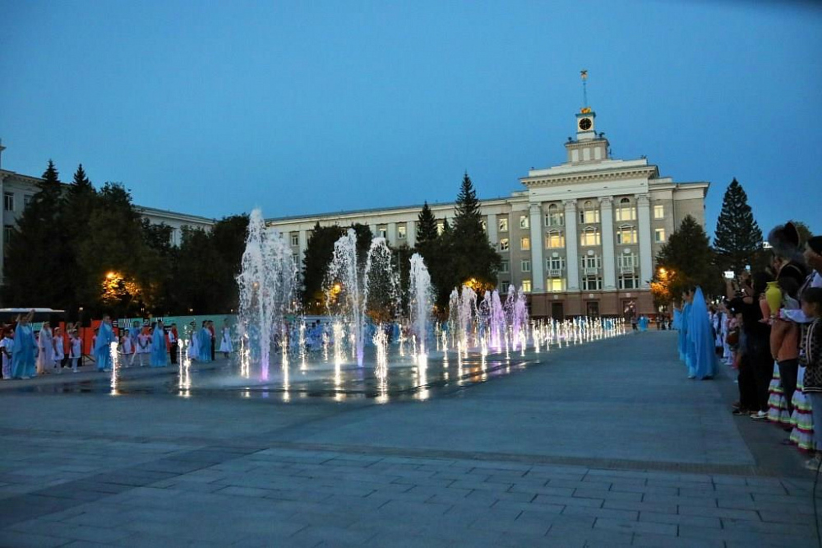 В Уфе при участии главы Башкирии запущен светомузыкальный фонтан