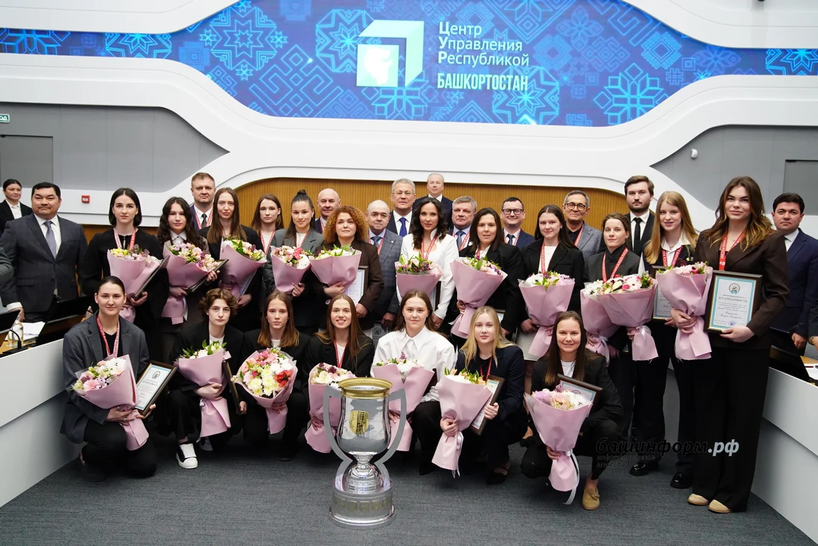 Хоккеистки «Агидели» получили награду из рук главы Башкирии