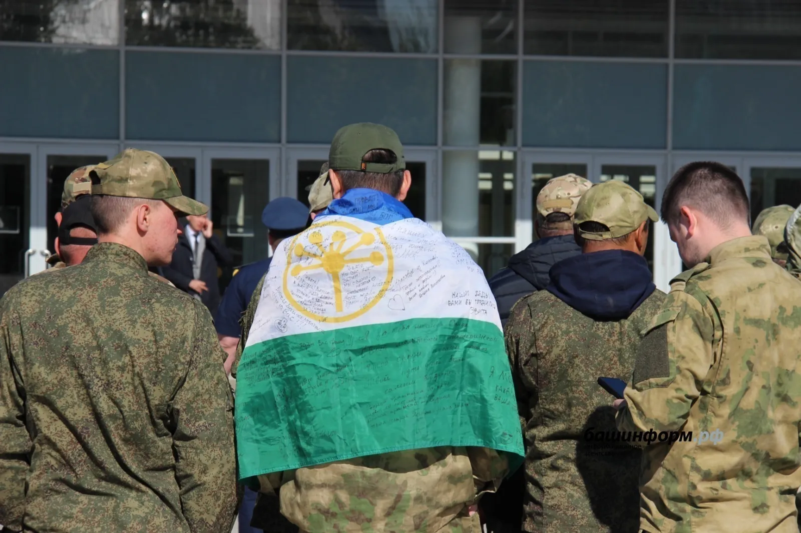 В Башкирии продлён срок единовременных выплат контрактникам СВО