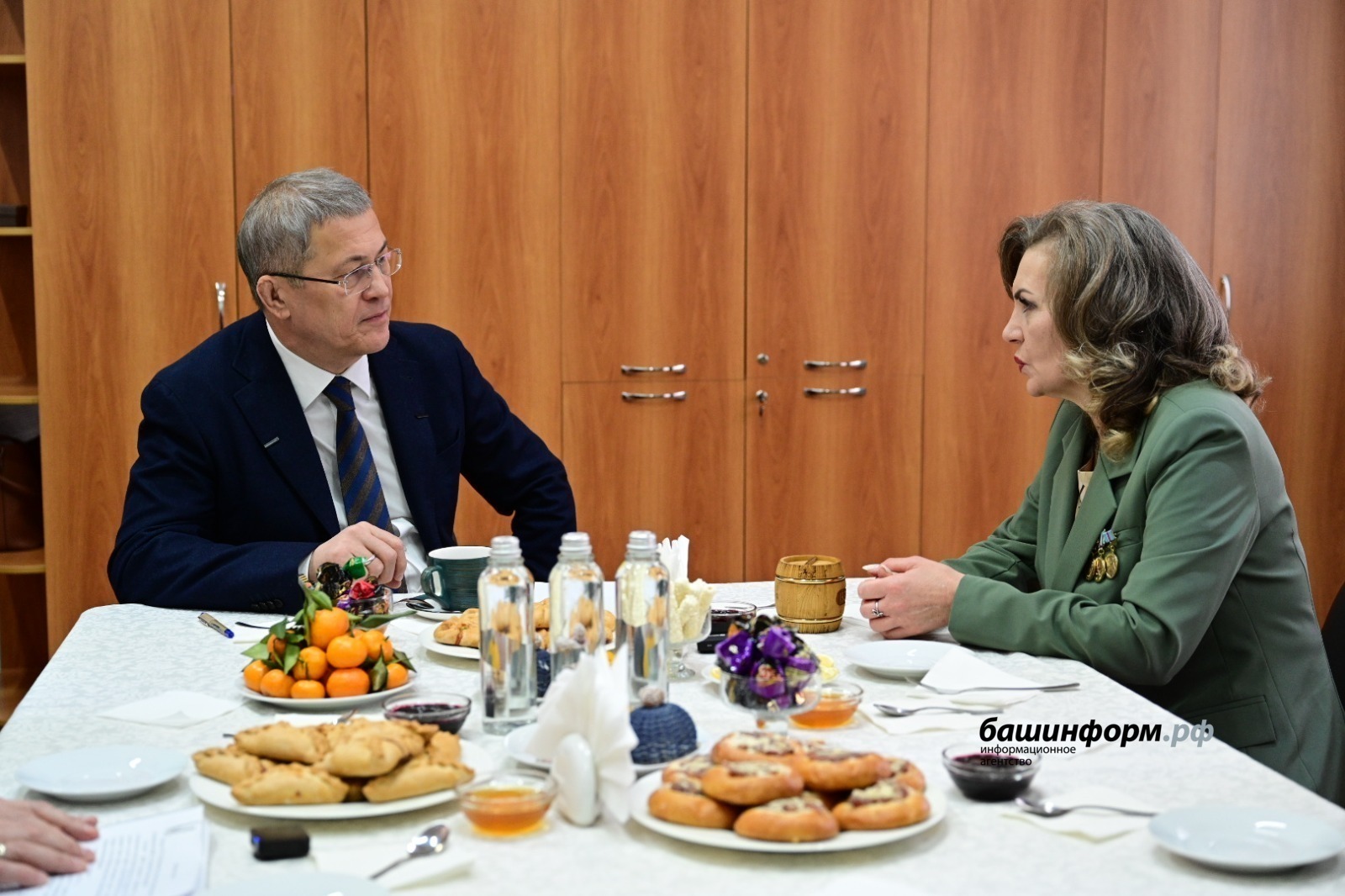 Глава Башкирии встретился с матерью погибшего Героя России Максима Рыбакова