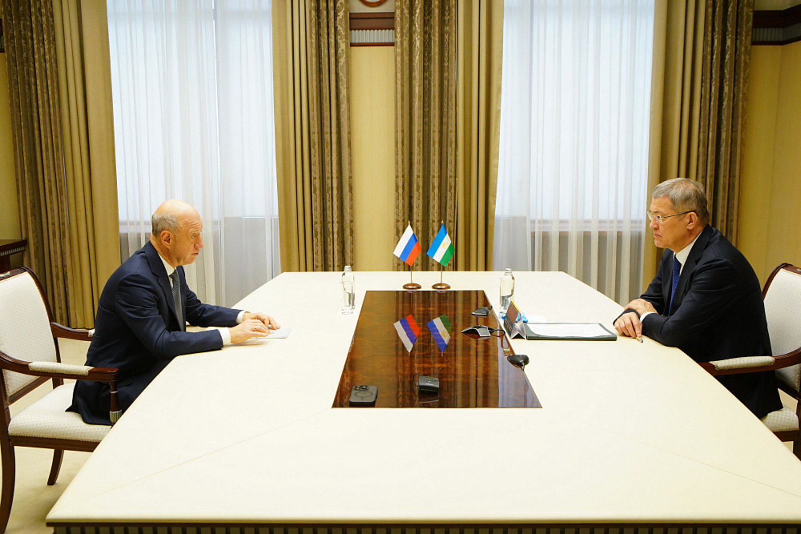 Радий Хабиров провёл рабочую встречу с Александром Бабаковым