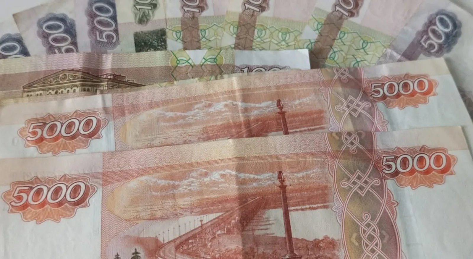 В Башкирии аферисты обманом лишили женщину почти двух миллионов рублей