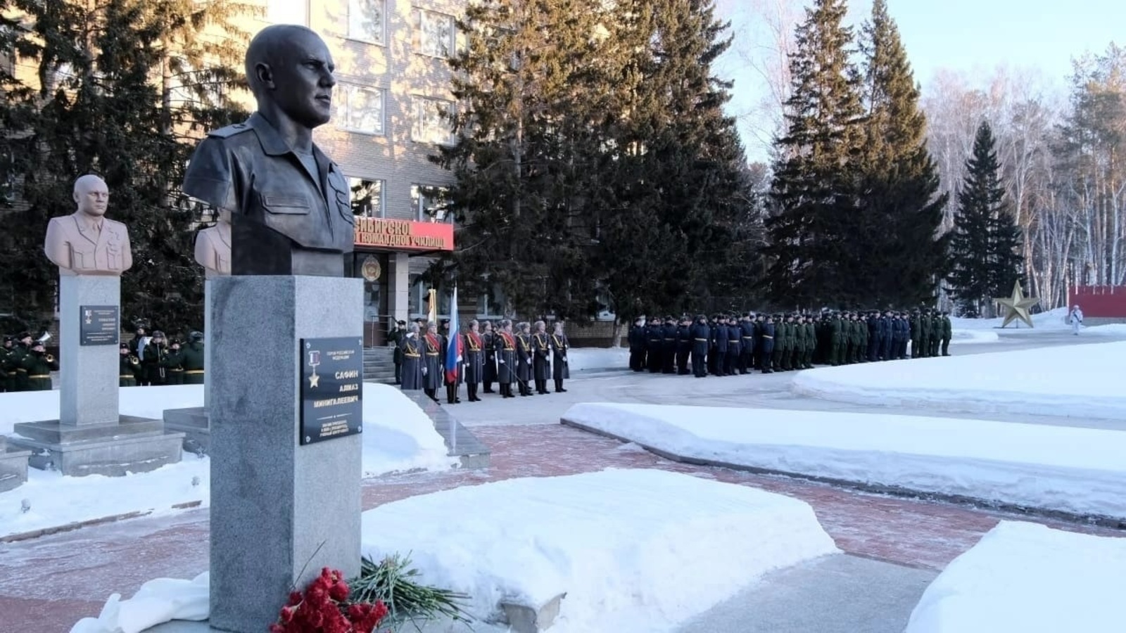 Бюст Героя России Алмаза Сафина появился в военном училище. Герой родом из Башкирии