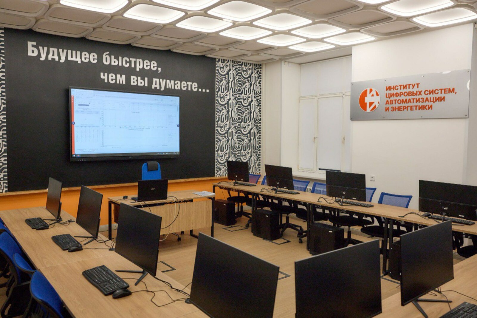 Ярмарка вакансий и открытие новых лабораторий состоялись в Уфе