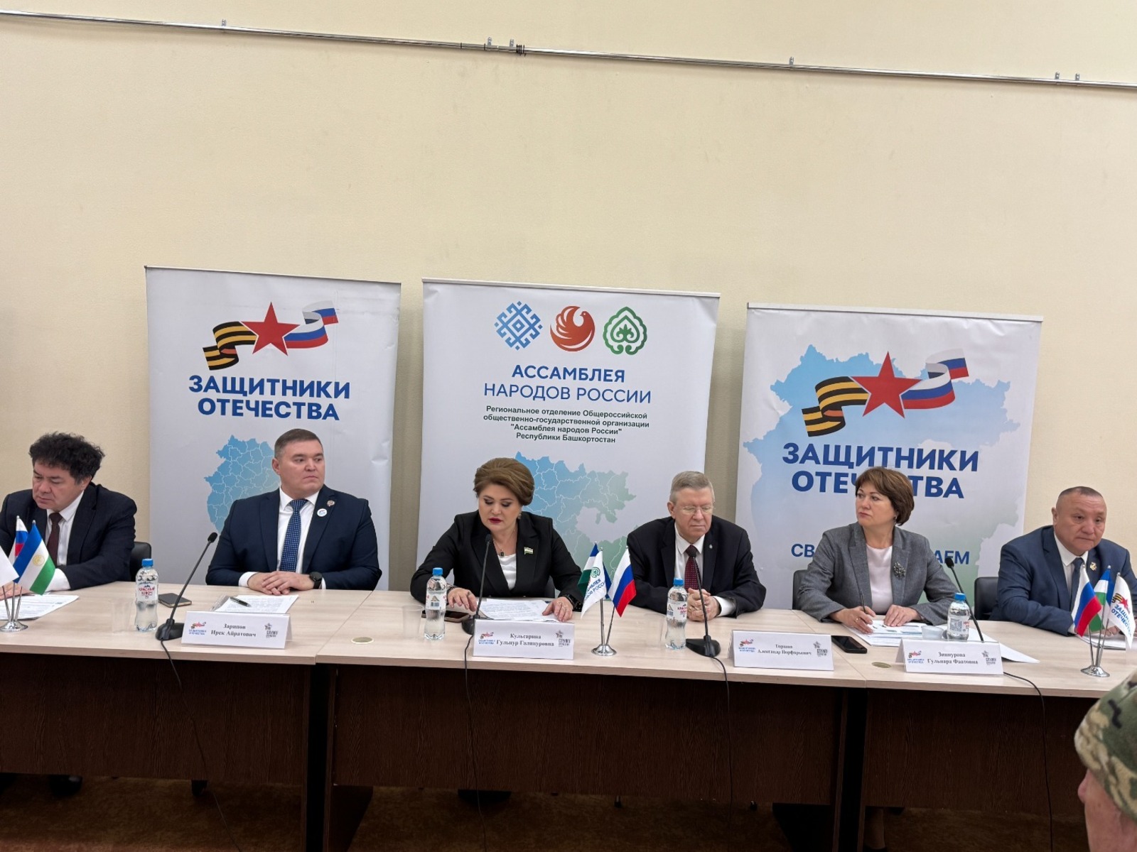 В Башкирии ветеранам СВО вручили комплекты адаптивной одежды в День Героев