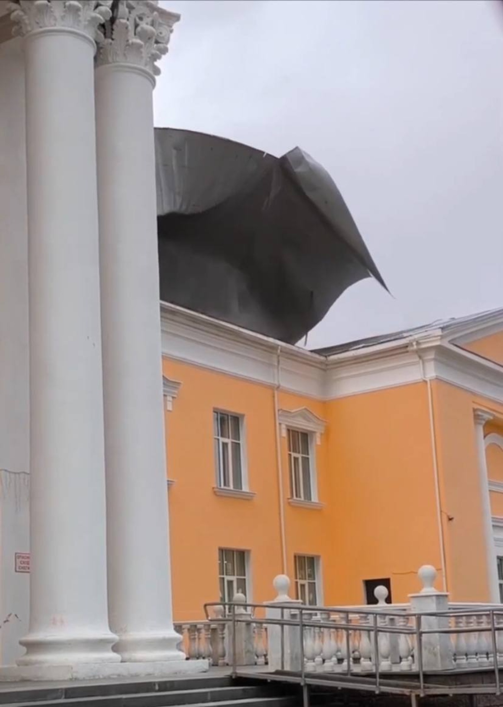 Башкирия под ударом стихии: ветер срывает крыши