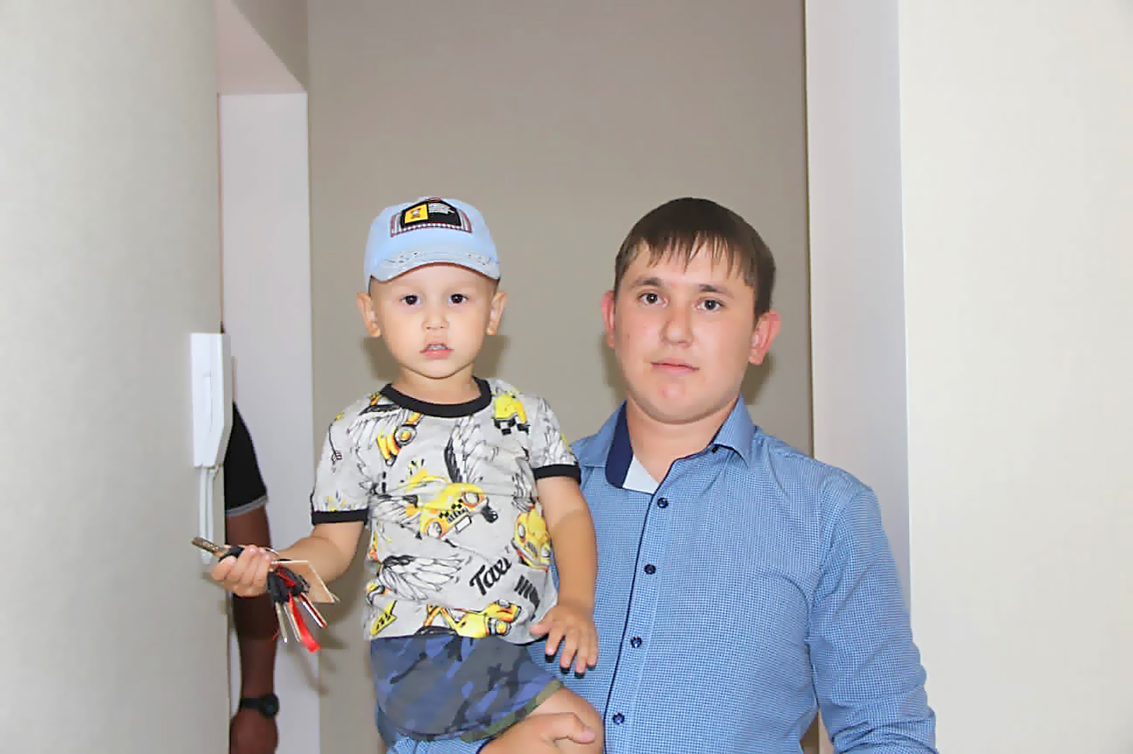 Руслан Шакиров в новую квартиру заселится всей семьёй, с женой и ребёнком.