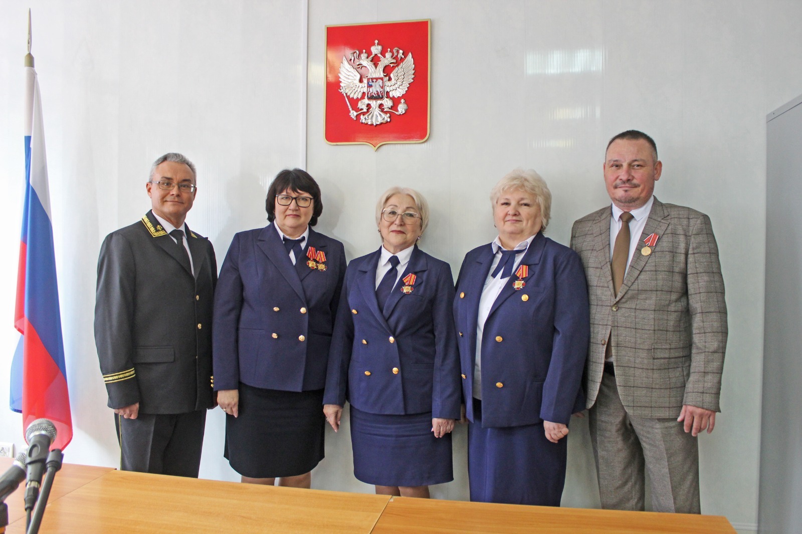 В Кумертау медали и знаки отличия получили судья и трое работников аппарата