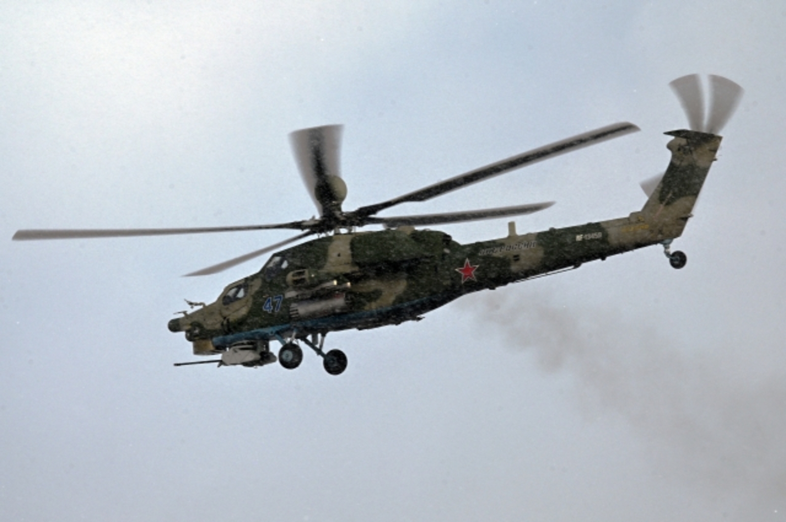 В Крыму разбился военный вертолет, оба летчика погибли