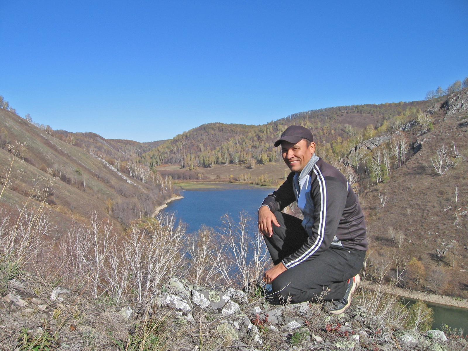 Башкирия, деревня Багдашкино: раскинулся пруд среди горных круч