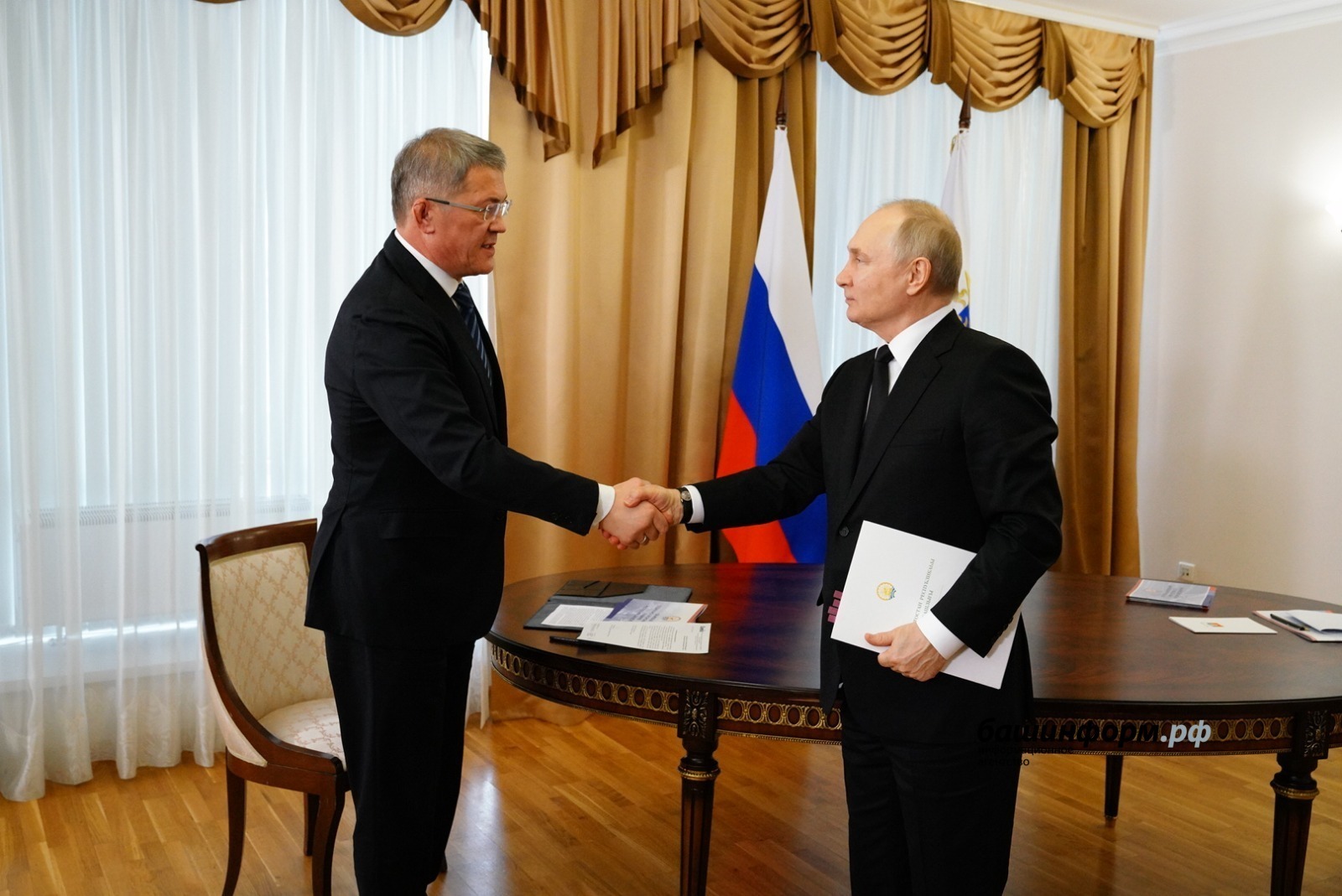 Владимир Путин в  разговоре с Радием Хабировым обещал поддержать важные для Башкирии инфраструктурные и экономические проекты