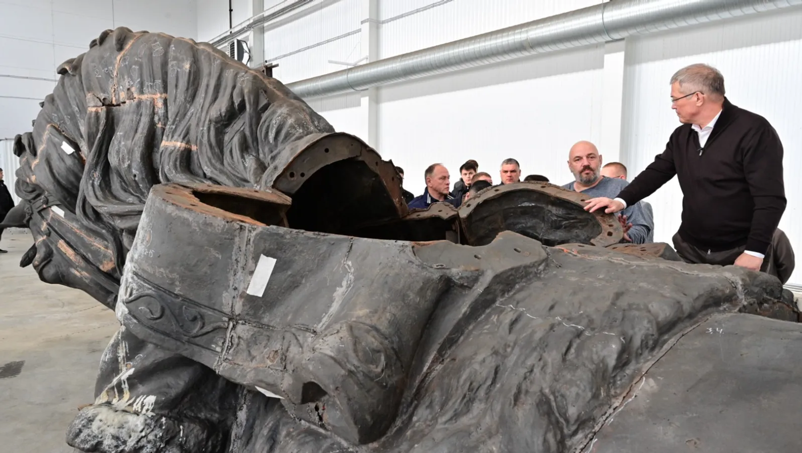 Глава Башкирии проверил ход реставрации памятника Салавату Юлаеву