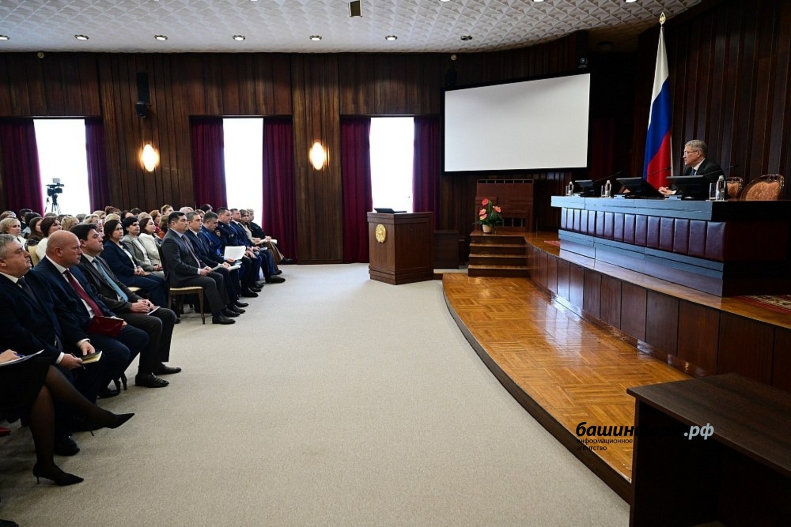 Хабиров встретился с заместителями директоров школ по воспитательной работе