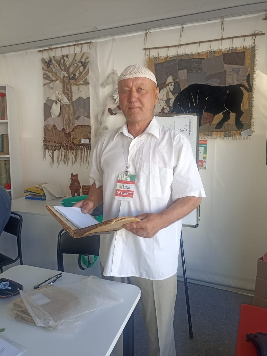 Старинные фолианты можно найти на книжной ярмарке в Уфе